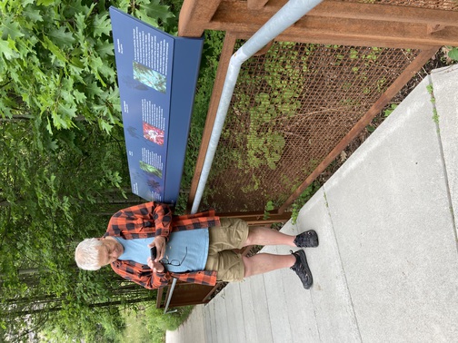 Tim emailing the authorities about the mismatch between photo and label.